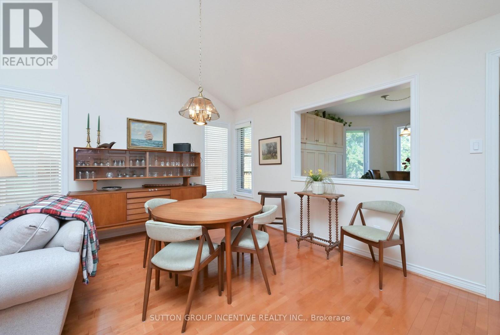 17 Sunset Boulevard Property Photo 6