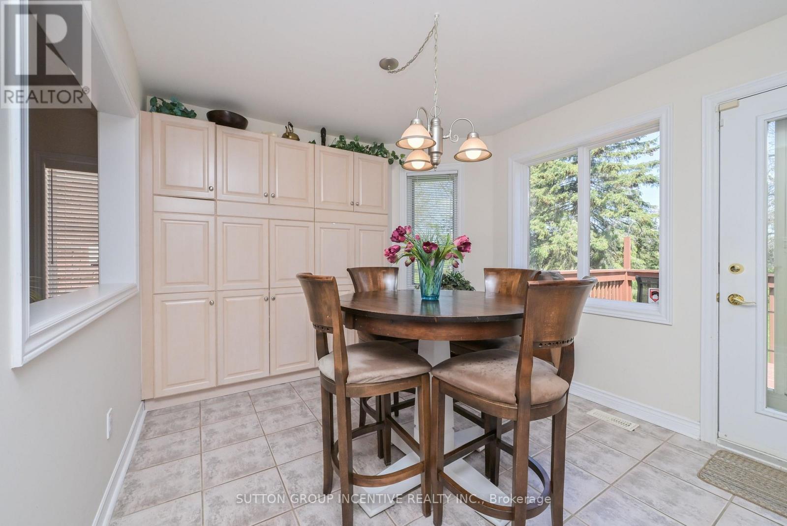 17 Sunset Boulevard Property Photo 8