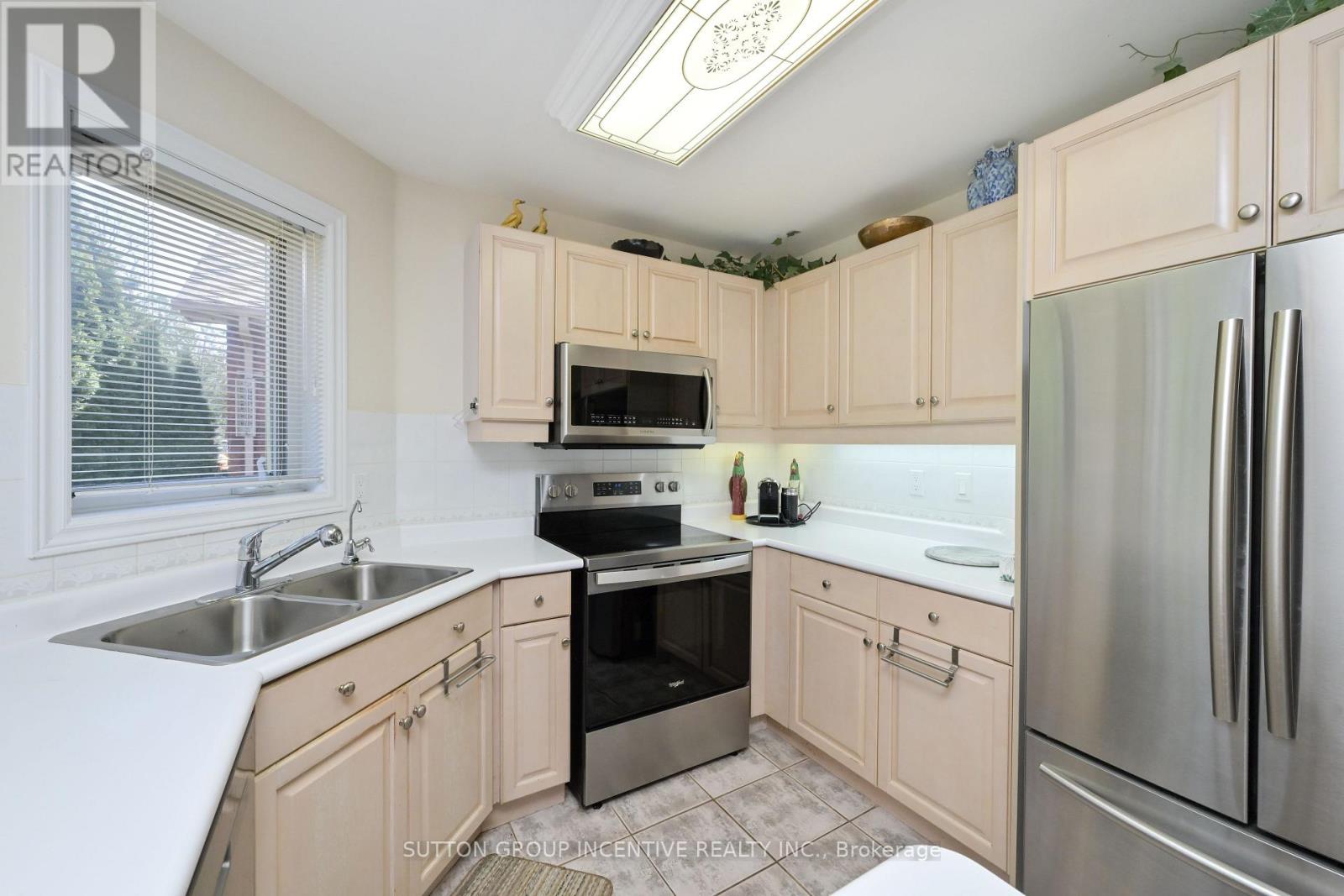 17 Sunset Boulevard Property Photo 11