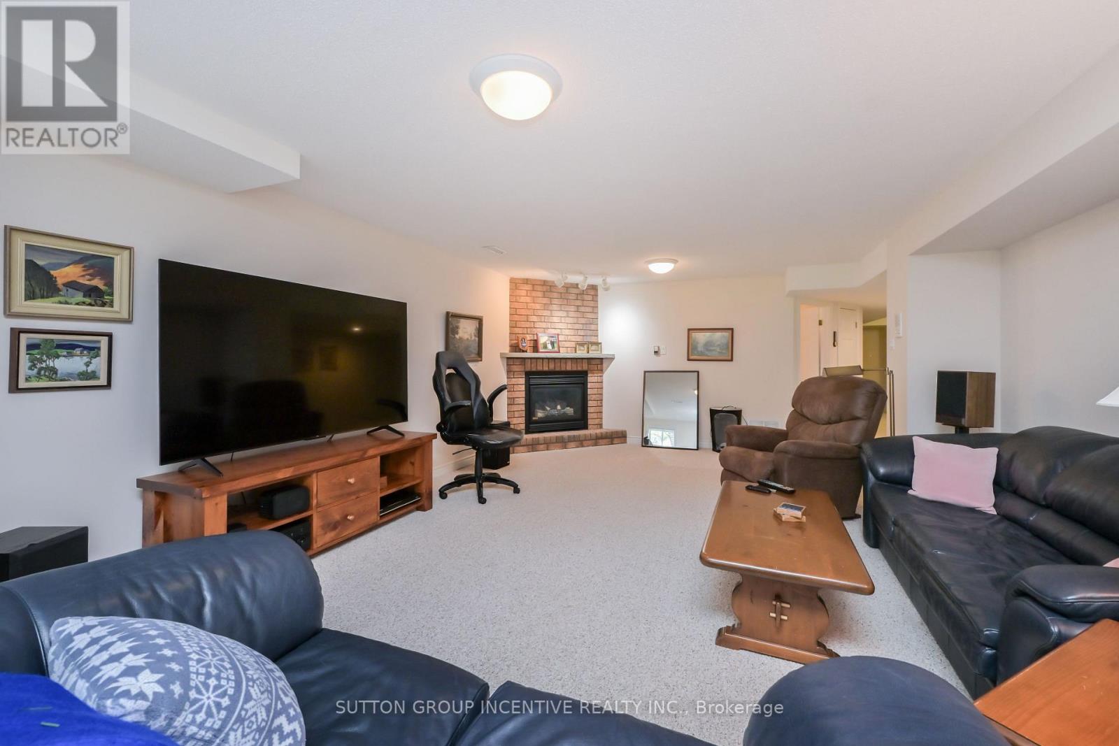 17 Sunset Boulevard Property Photo 22