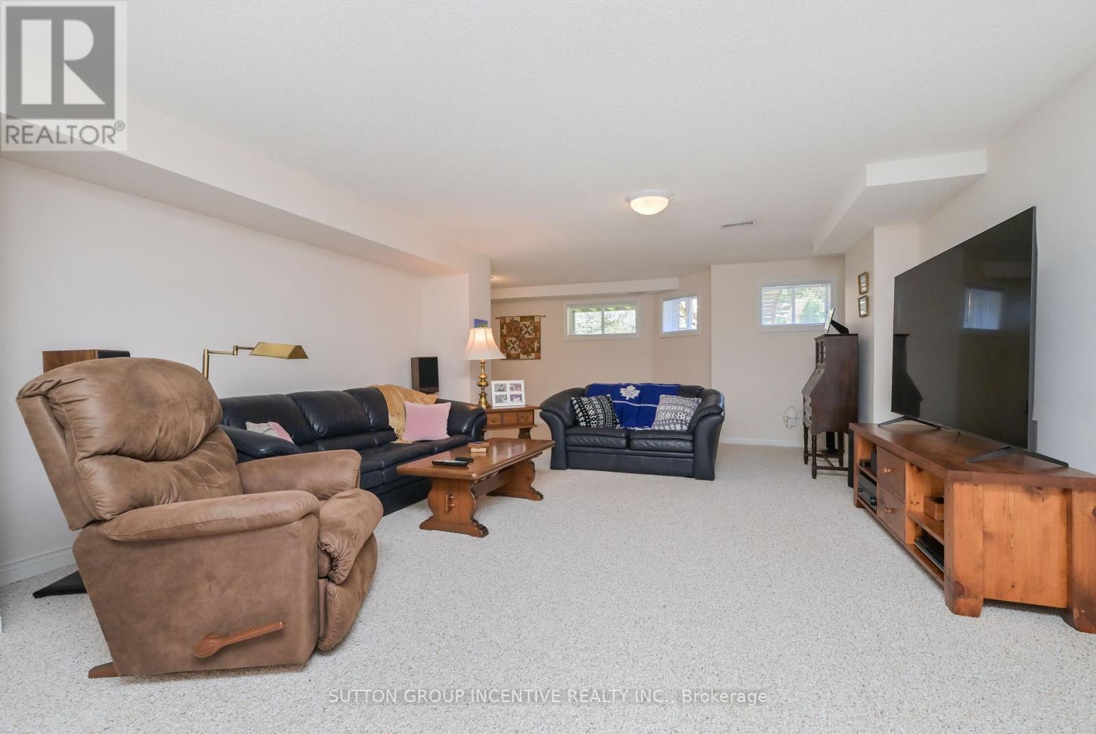 17 Sunset Boulevard Property Photo 24