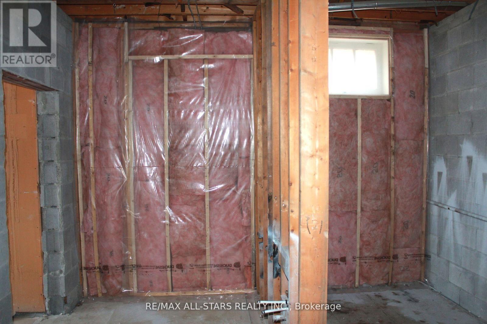 2 - 183 Simcoe Avenue Property Photo 2