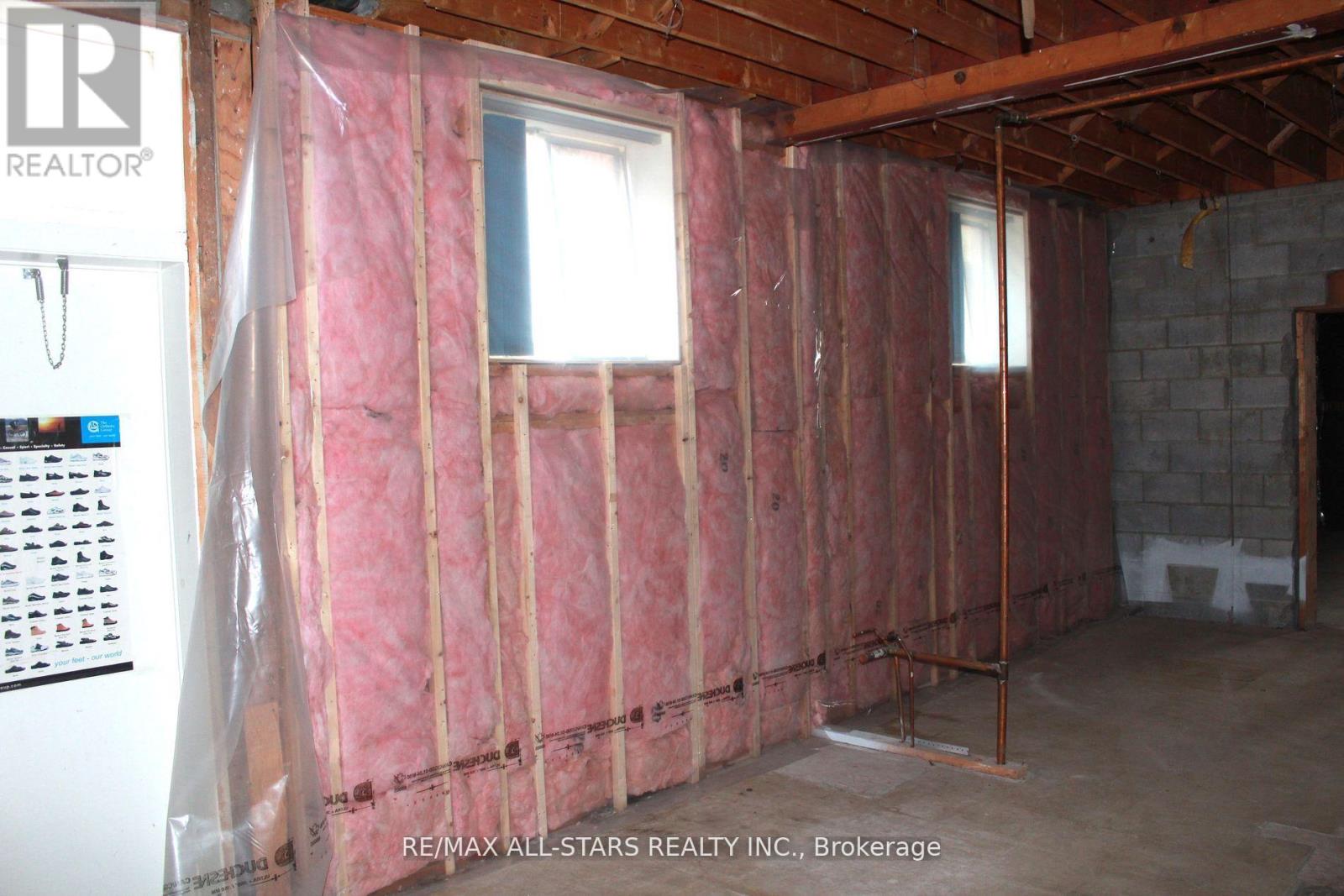 2 - 183 Simcoe Avenue Property Photo 3