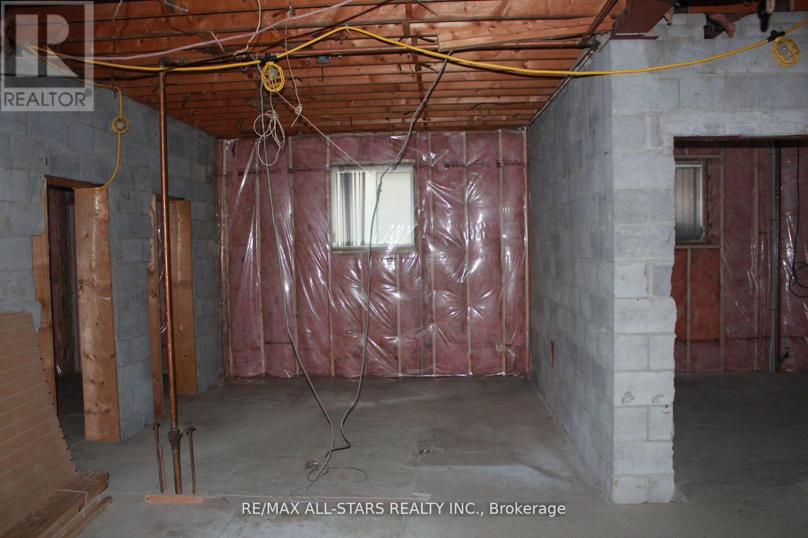 2 - 183 Simcoe Avenue Property Photo 4