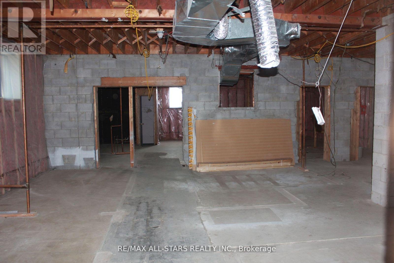 2 - 183 Simcoe Avenue Property Photo 5