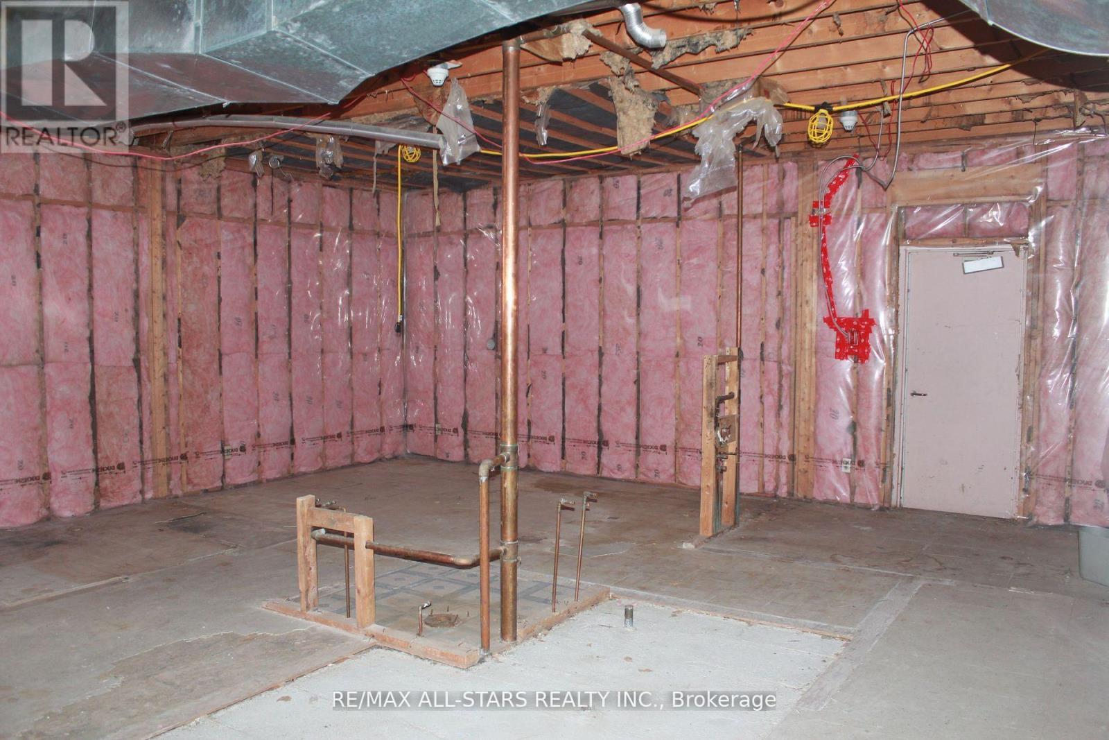 2 - 183 Simcoe Avenue Property Photo 6