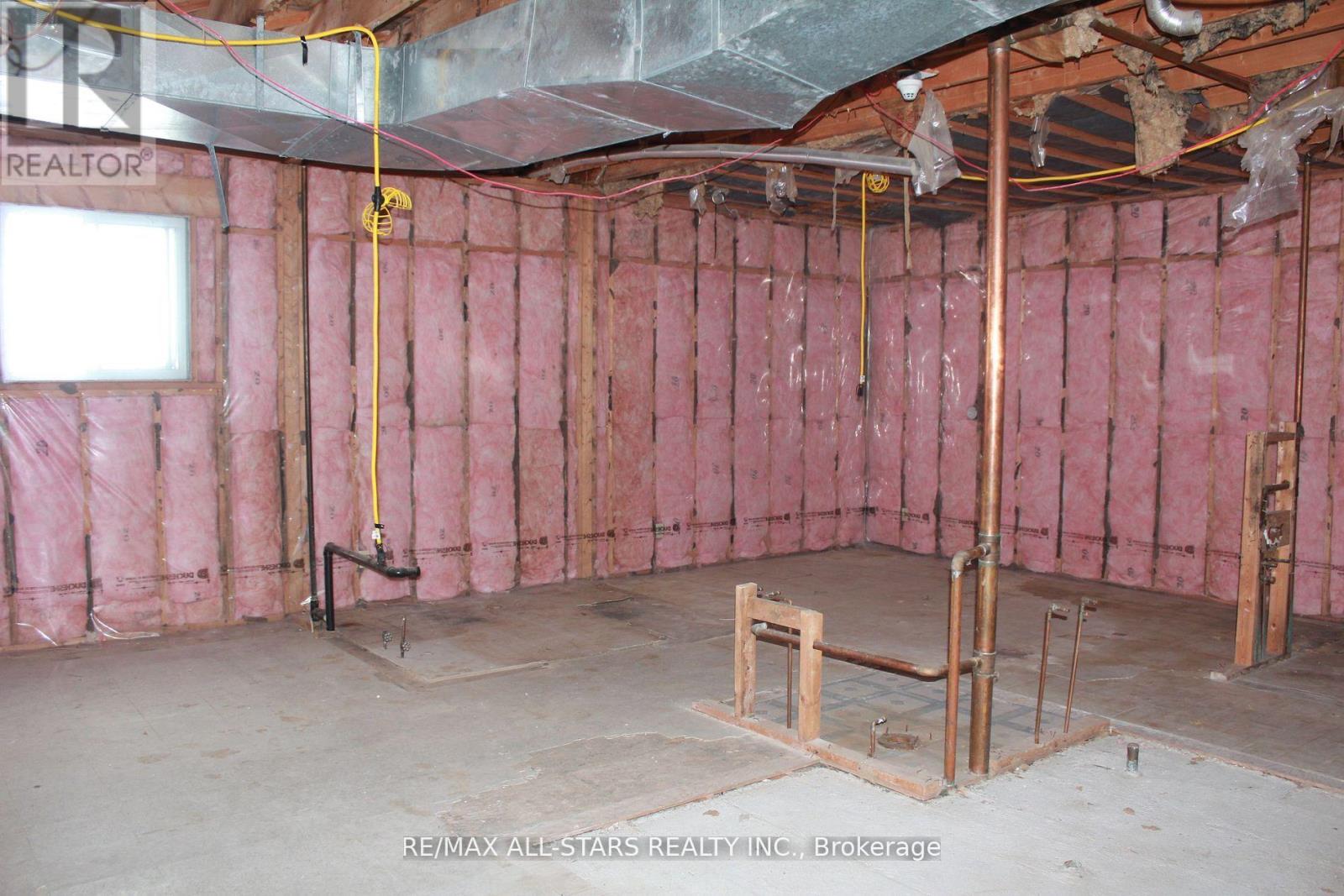 2 - 183 Simcoe Avenue Property Photo 7