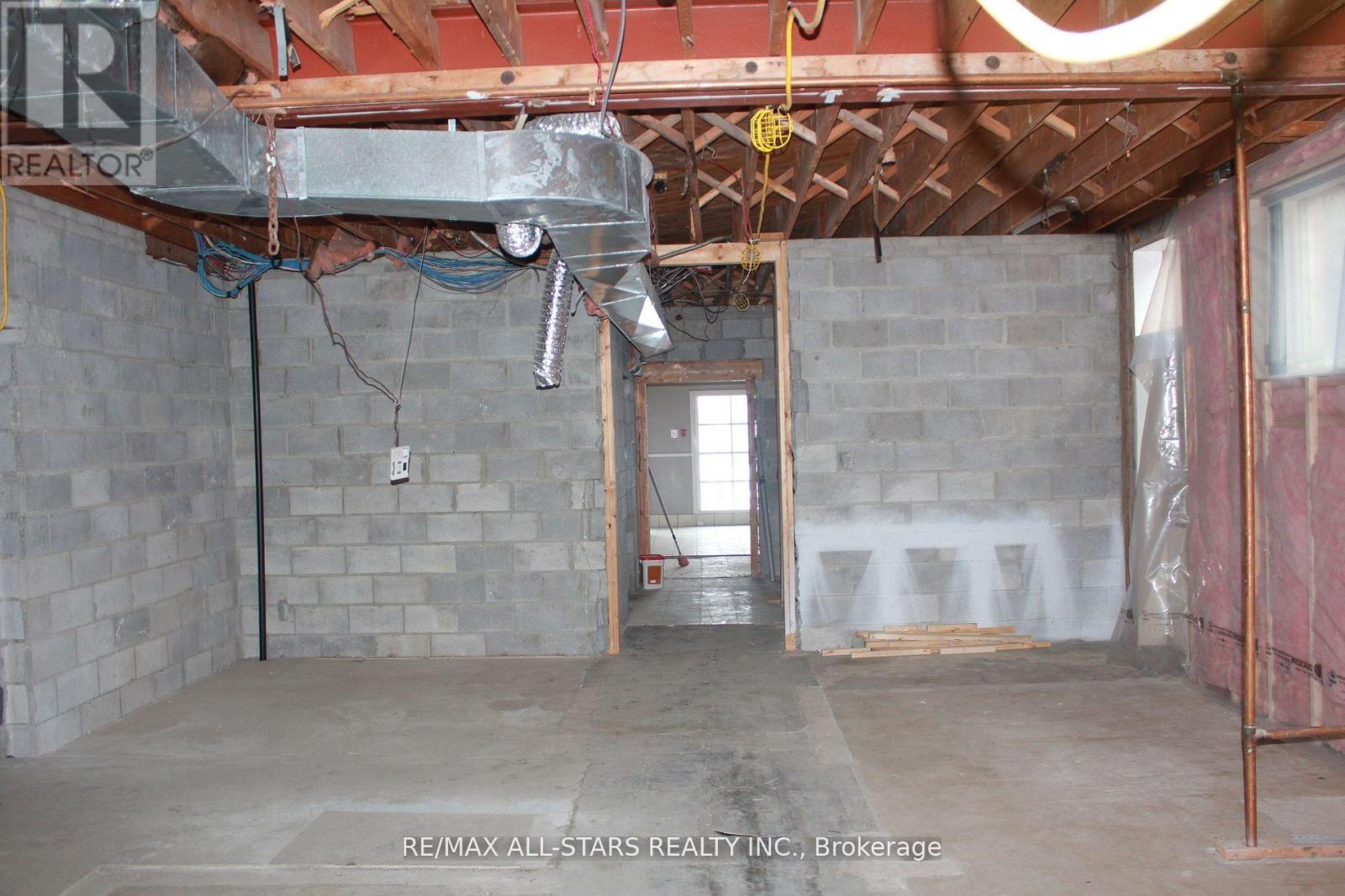 2 - 183 Simcoe Avenue Property Photo 8
