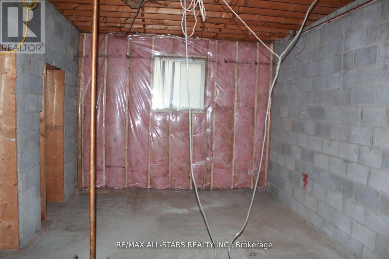 2 - 183 Simcoe Avenue Property Photo 9