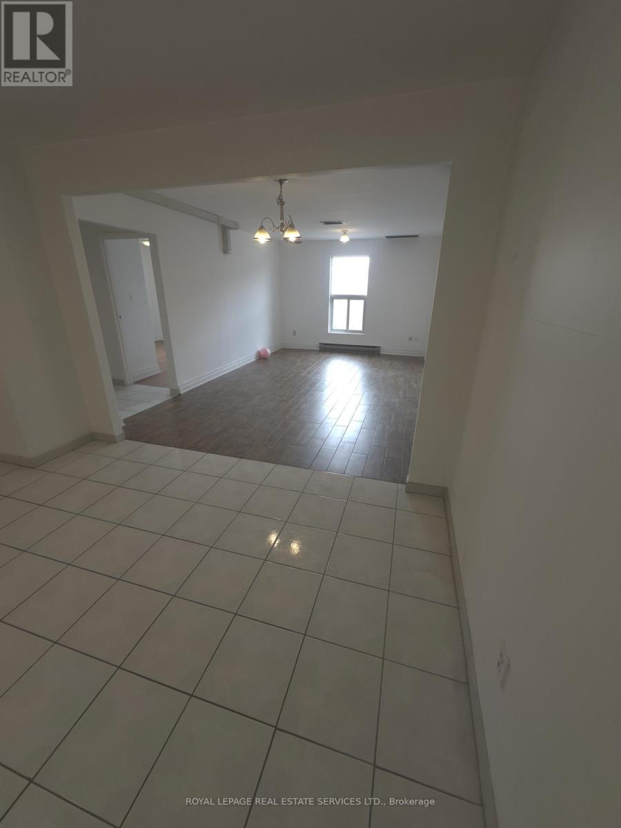 202 - 10055 Keele Street Property Photo 5