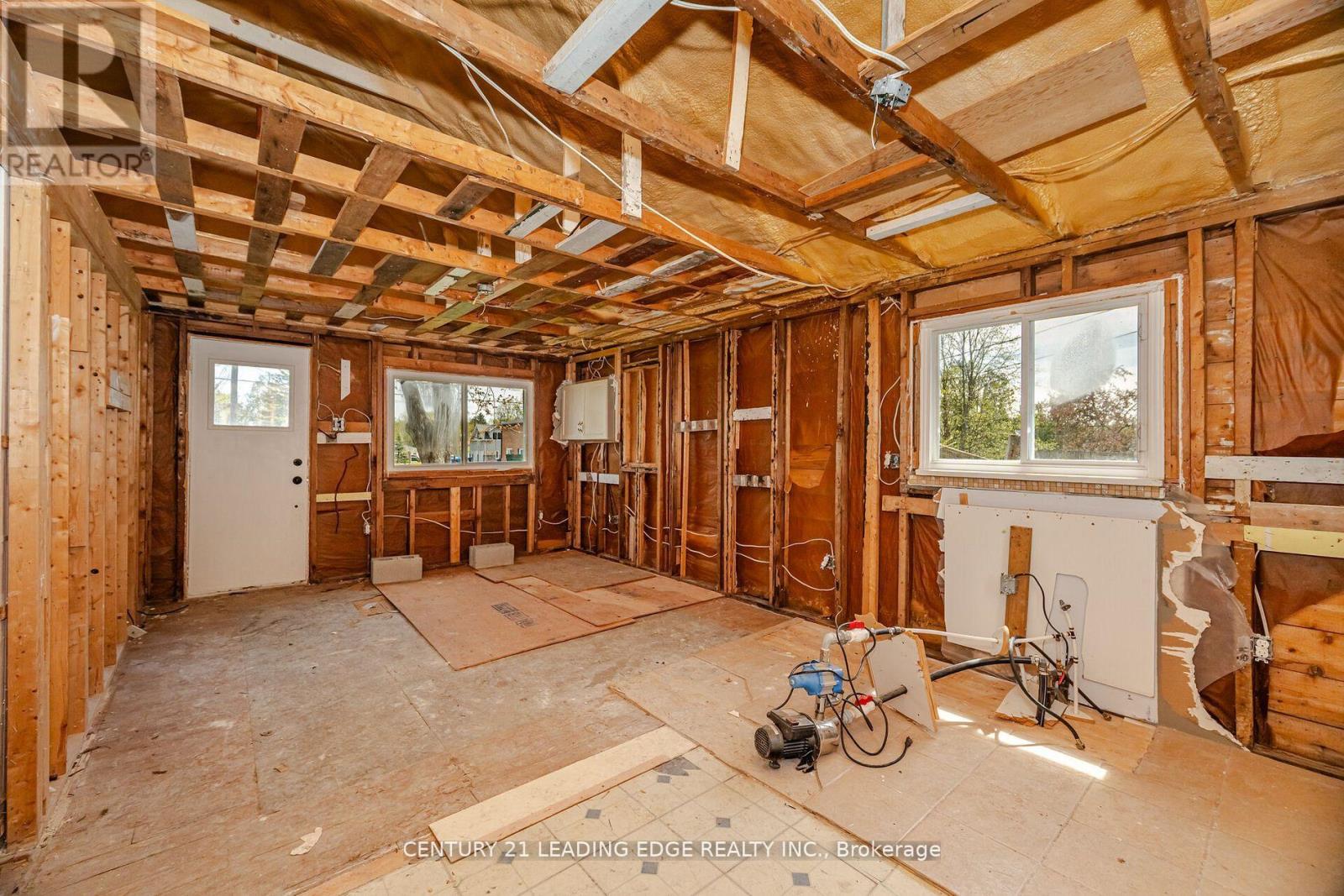 2678 25th Side Road Property Photo 9