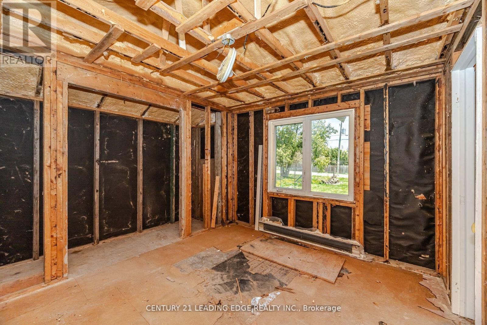 2678 25th Side Road Property Photo 12