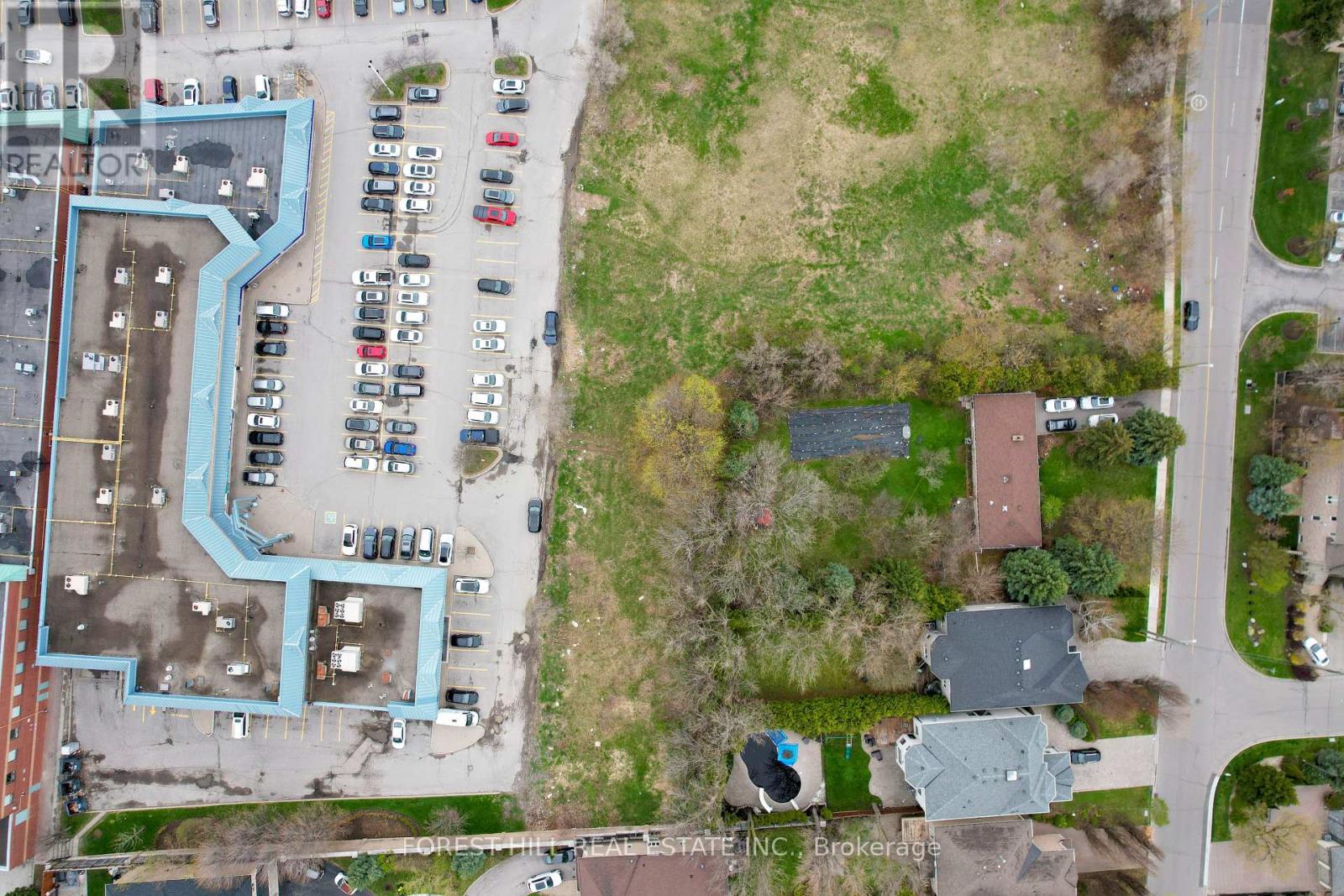 27 Vaughan Boulevard Property Photo 6