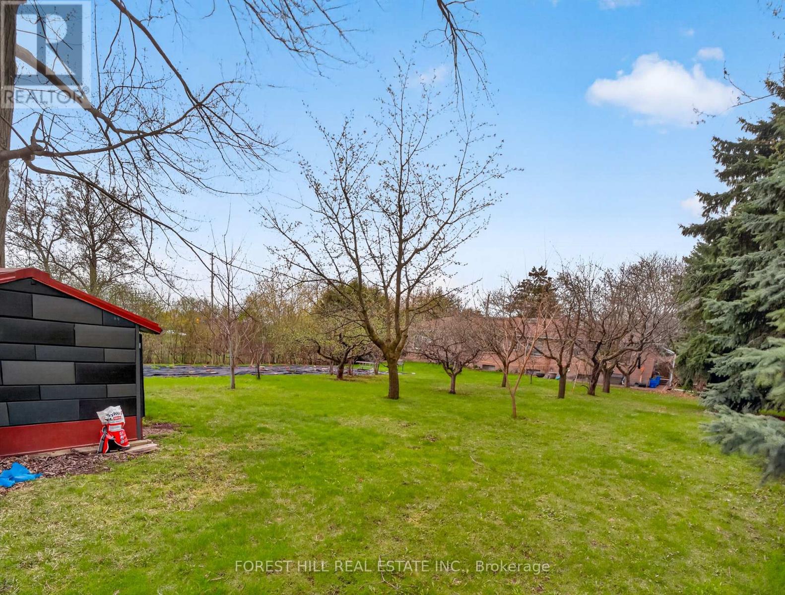 27 Vaughan Boulevard Property Photo 12