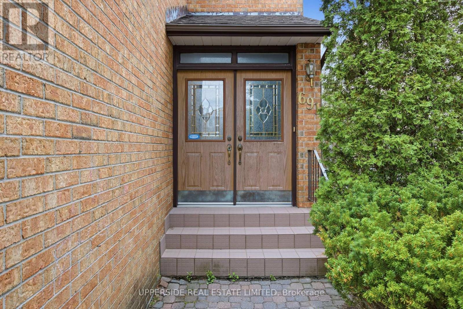 691 York Hill Boulevard Property Photo 2