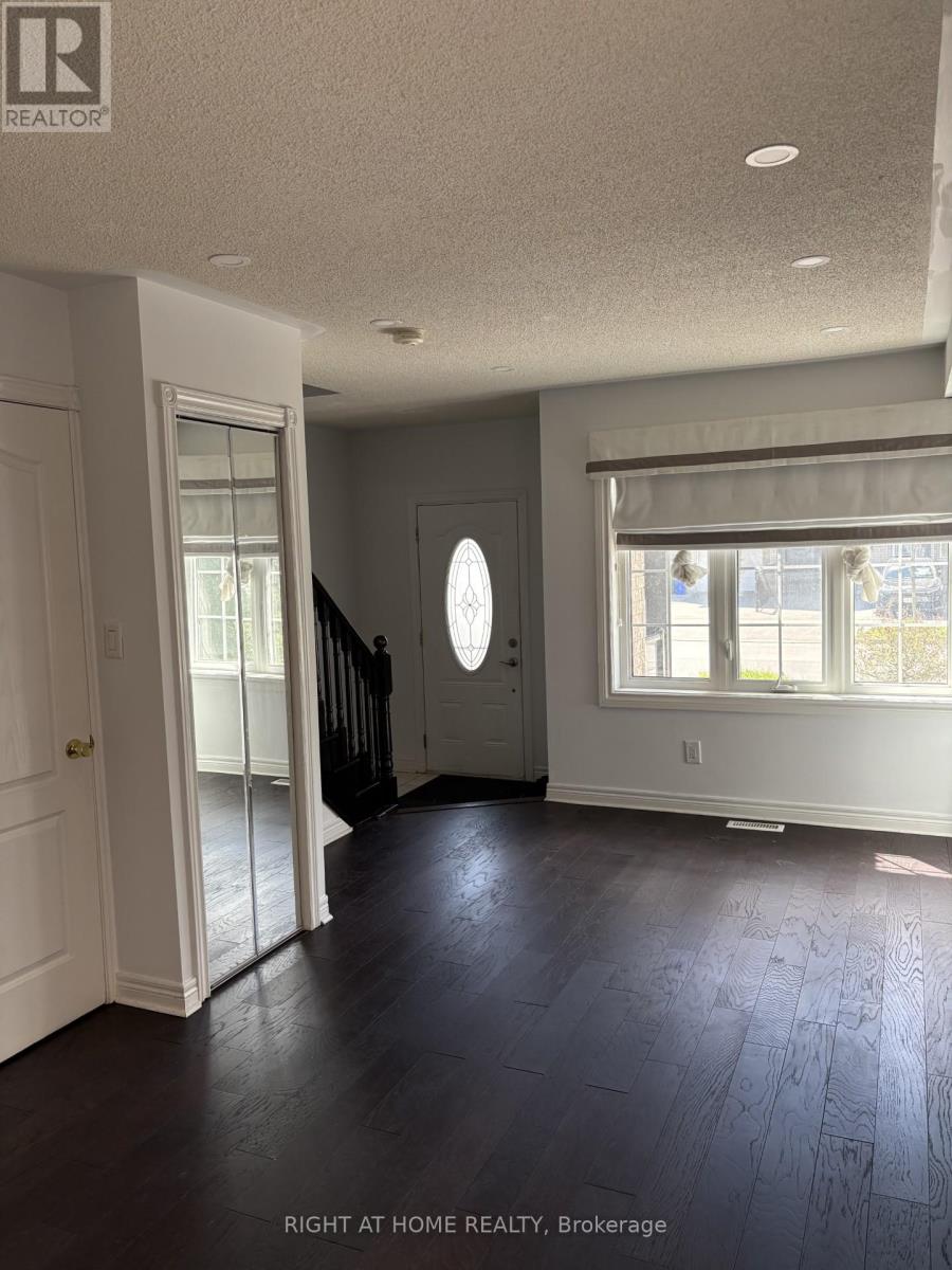 48 Grand Valley Boulevard Property Photo 2