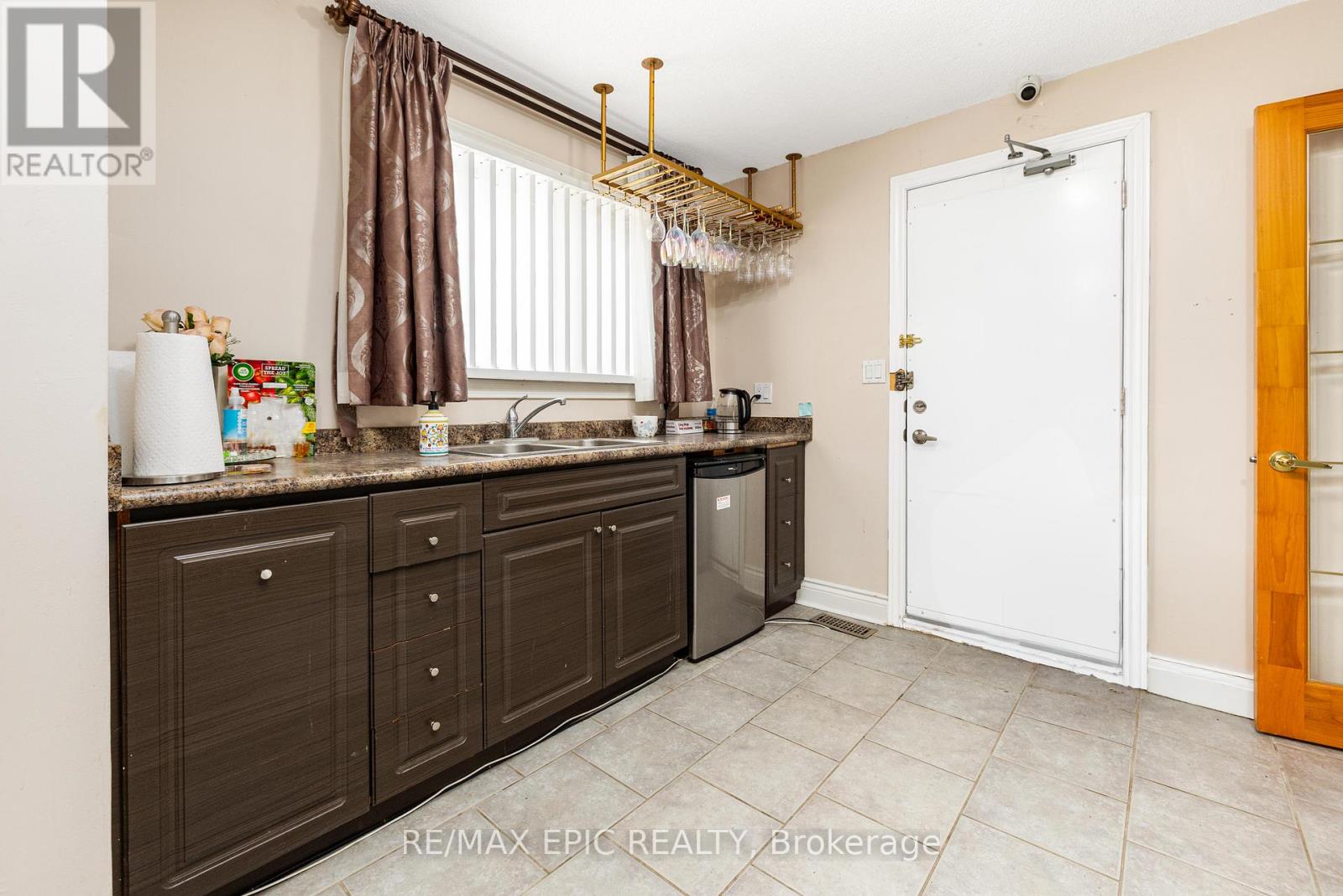 4812 Highway 7 E Property Photo 6
