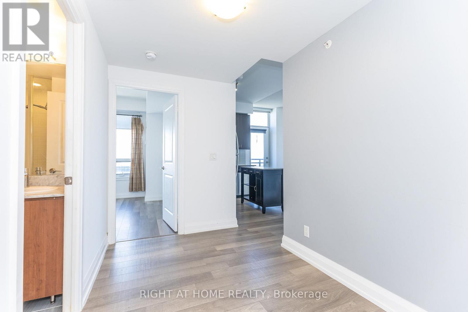 1021 - 370 Highway 7 E Property Photo 8