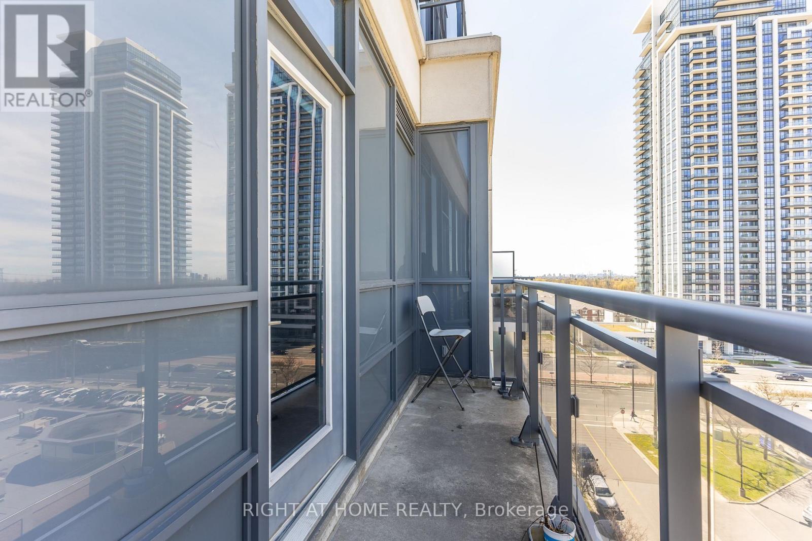 1021 - 370 Highway 7 E Property Photo 9