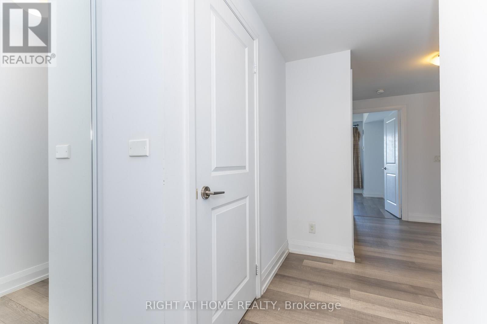 1021 - 370 Highway 7 E Property Photo 11