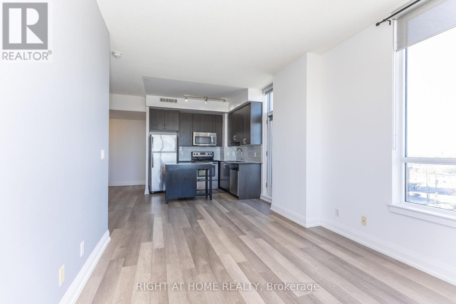 1021 - 370 Highway 7 E Property Photo 14