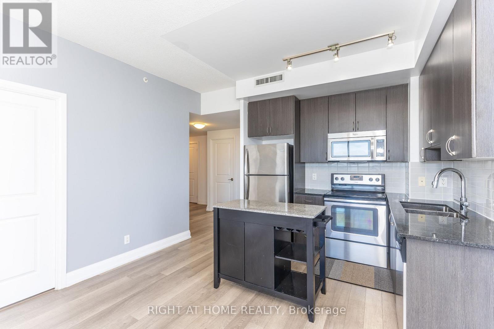 1021 - 370 Highway 7 E Property Photo 15