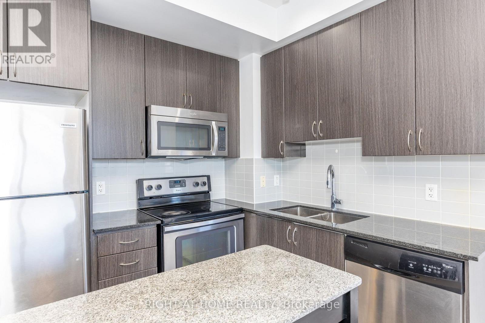 1021 - 370 Highway 7 E Property Photo 16