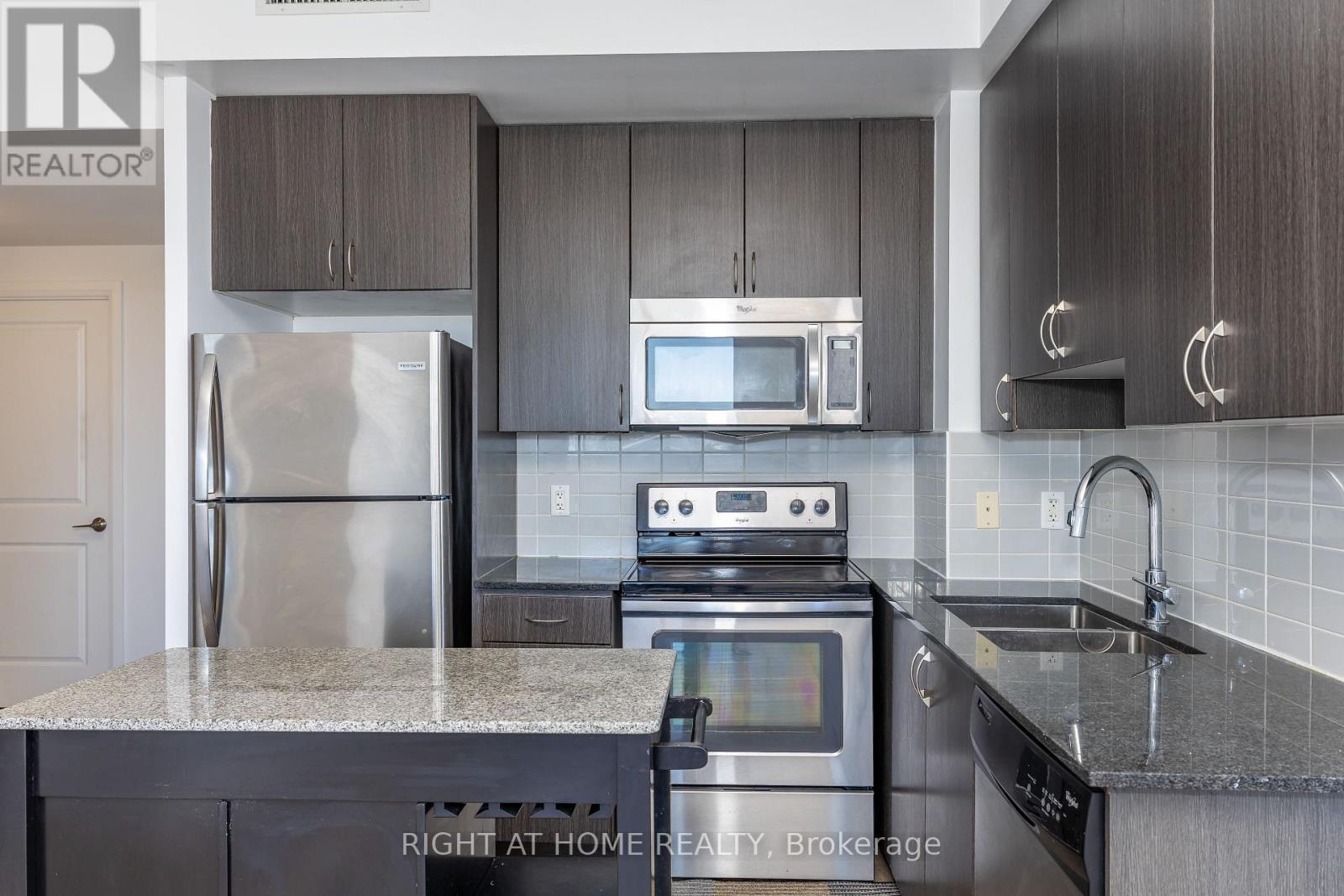 1021 - 370 Highway 7 E Property Photo 17