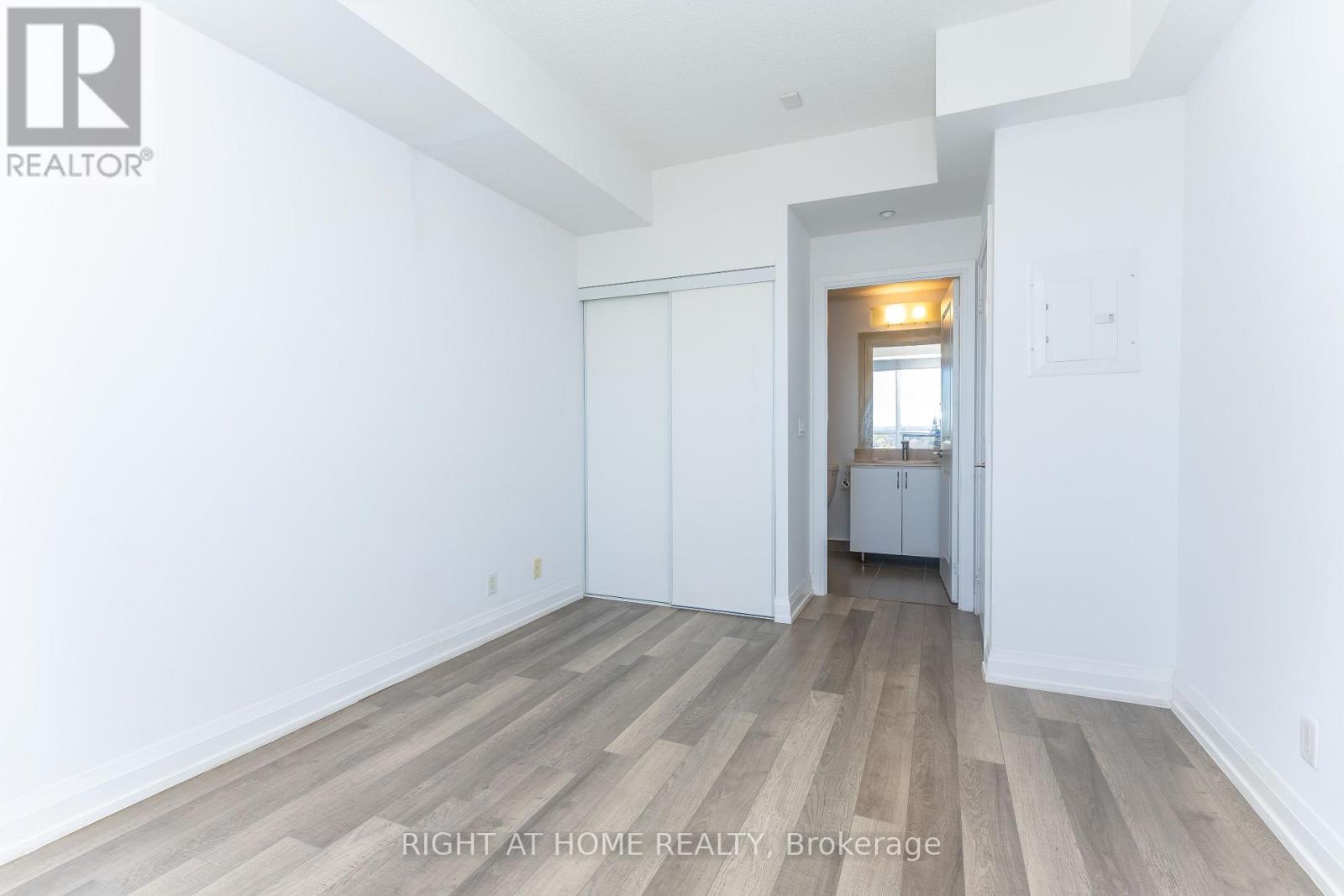 1021 - 370 Highway 7 E Property Photo 19
