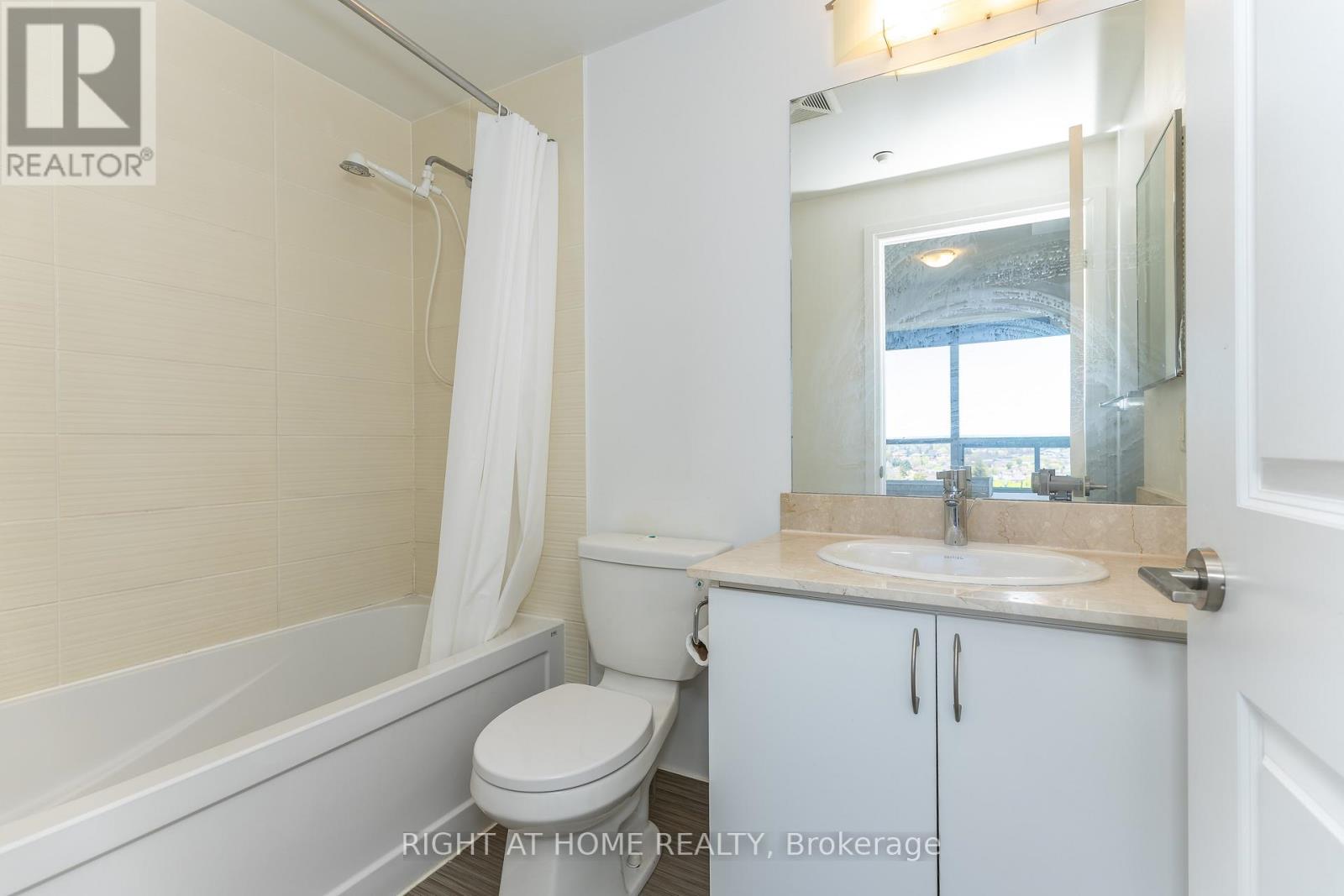 1021 - 370 Highway 7 E Property Photo 20