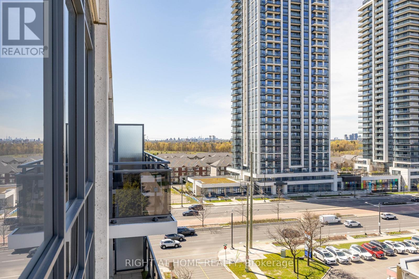 1021 - 370 Highway 7 E Property Photo 22
