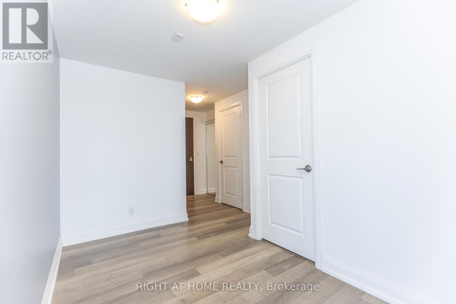 1021 - 370 Highway 7 E Property Photo 25