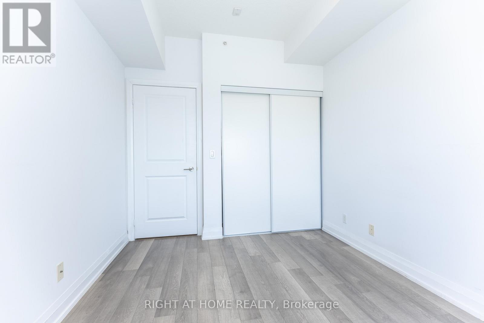 1021 - 370 Highway 7 E Property Photo 28