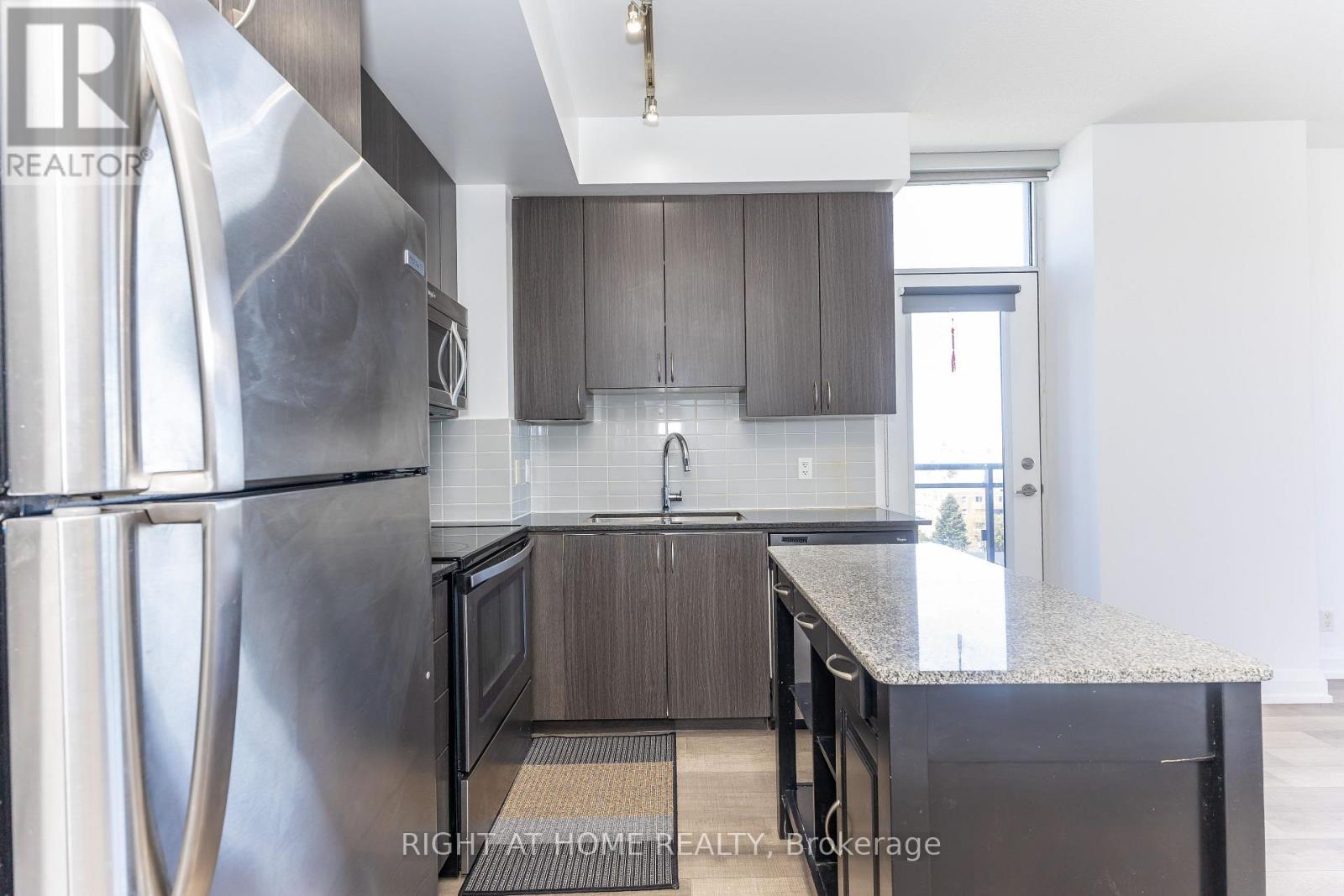 1021 - 370 Highway 7 E Property Photo 31