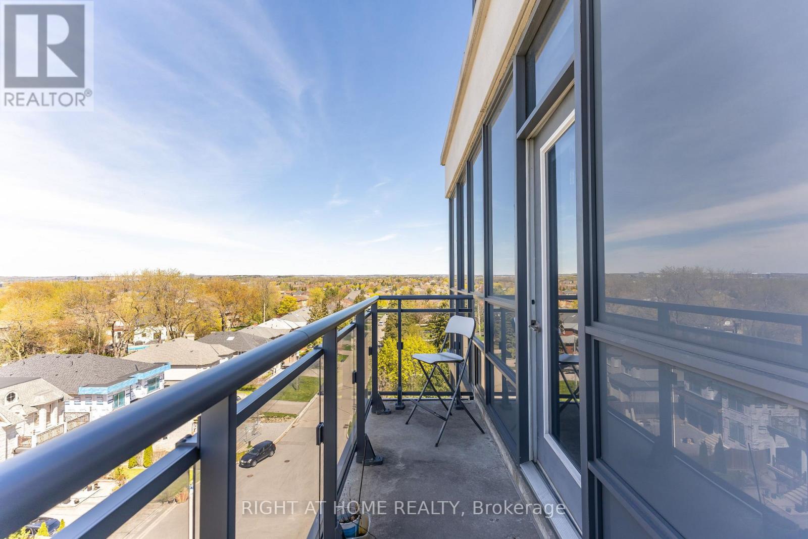 1021 - 370 Highway 7 E Property Photo 35