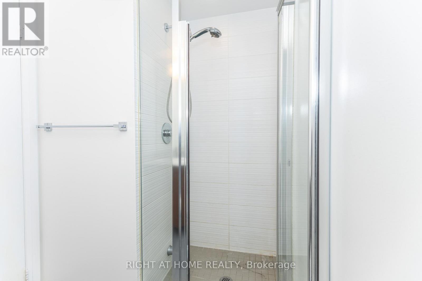1021 - 370 Highway 7 E Property Photo 37