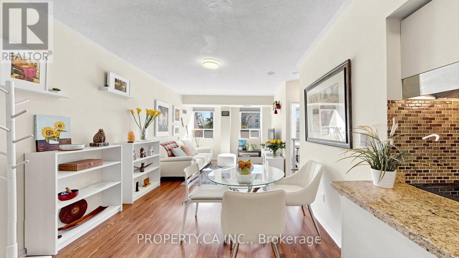 107 - 7398 YONGE STREET Property Photo 1
