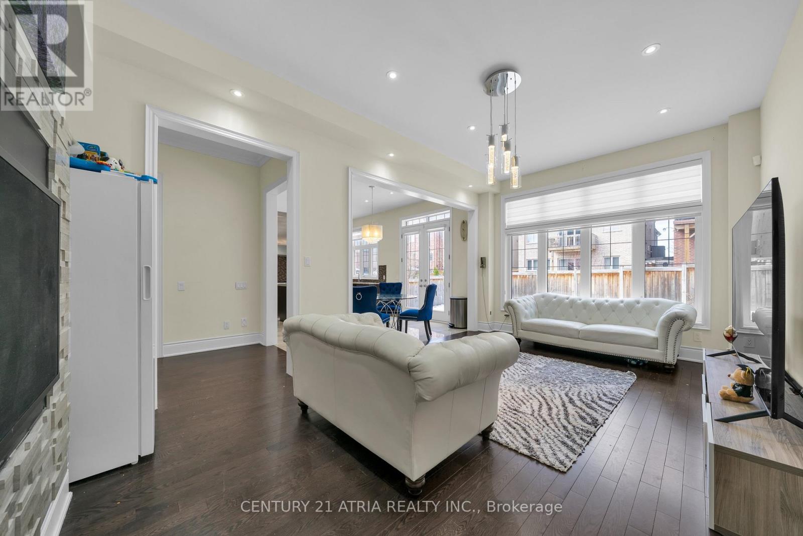 20 Baldry Avenue Property Photo 27