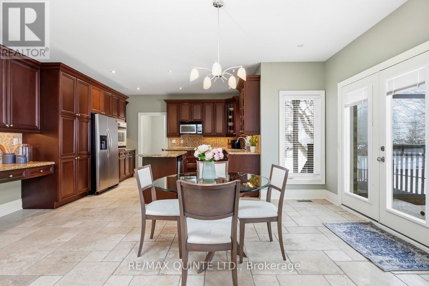 2 Treeview Avenue Property Photo 9