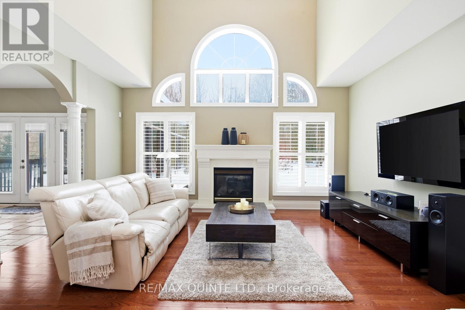 2 Treeview Avenue Property Photo 14
