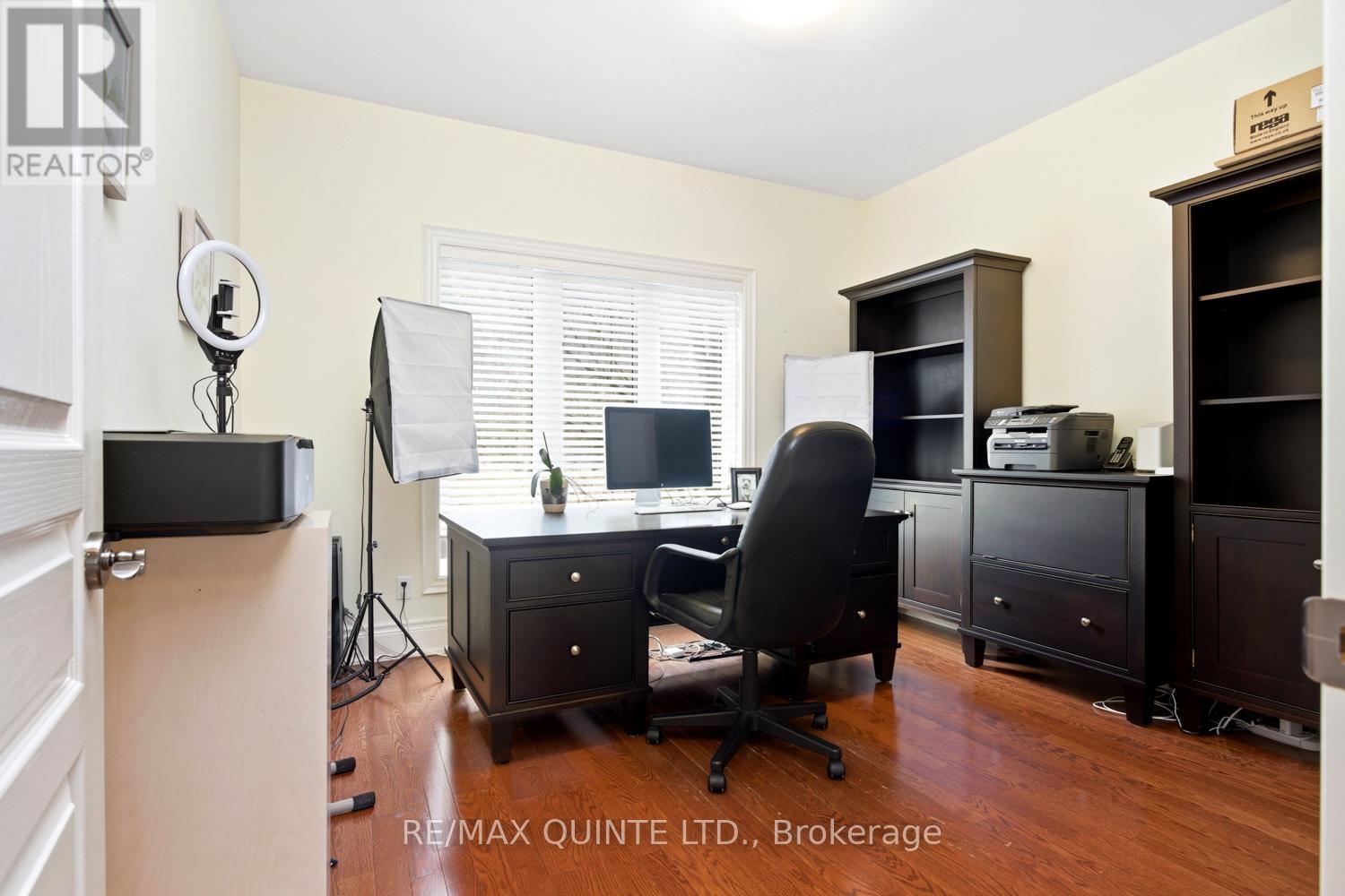 2 Treeview Avenue Property Photo 16