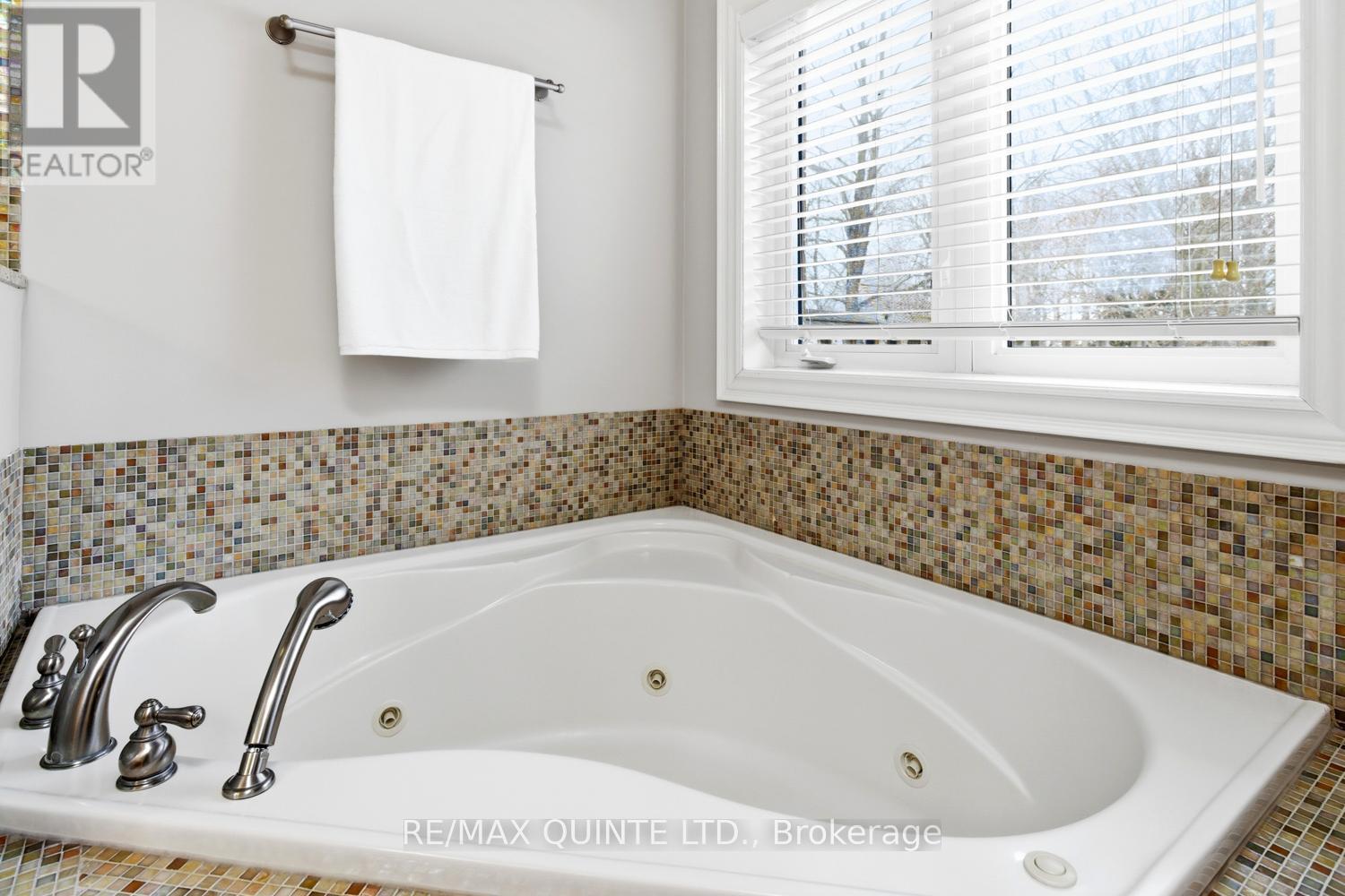 2 Treeview Avenue Property Photo 22