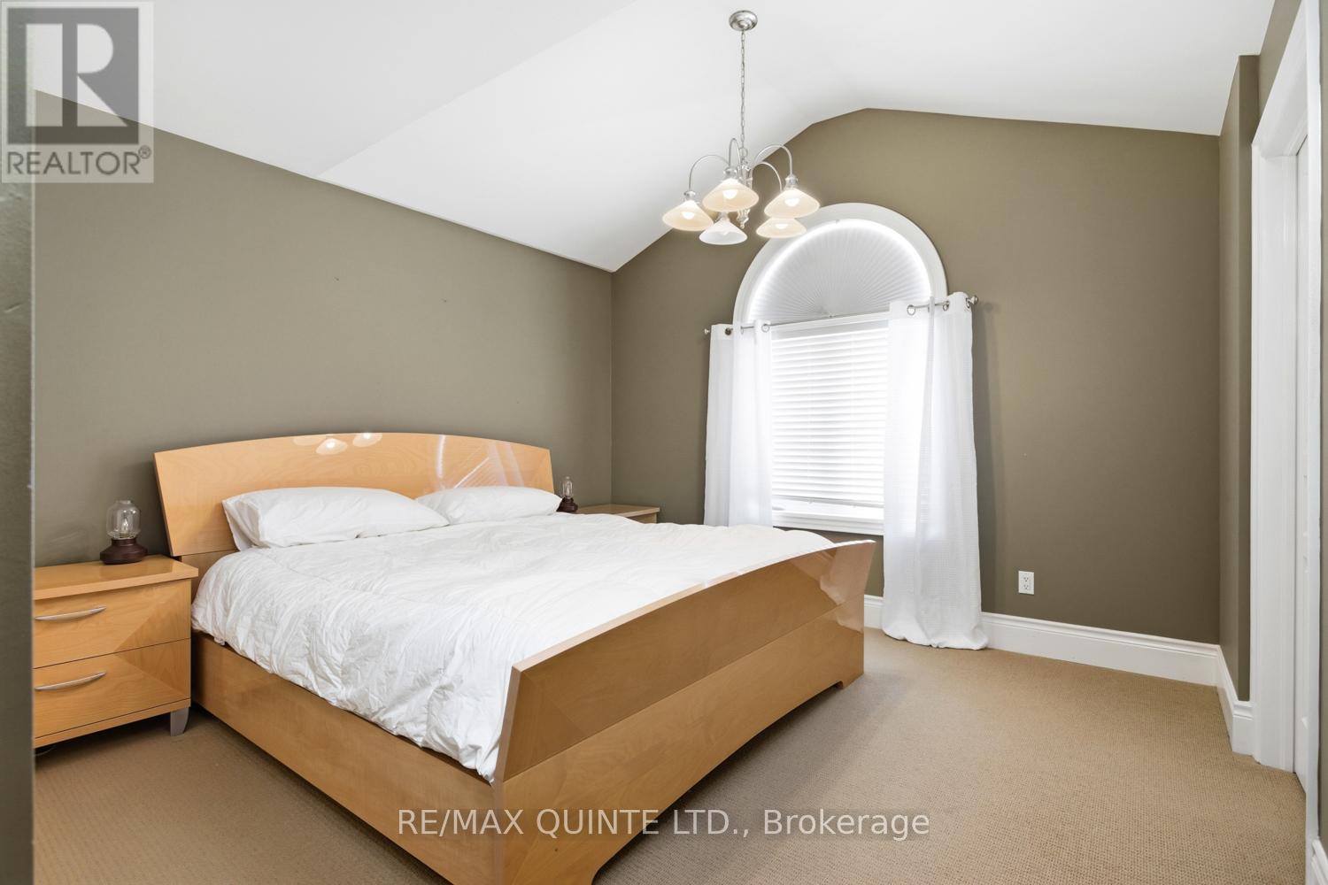 2 Treeview Avenue Property Photo 23