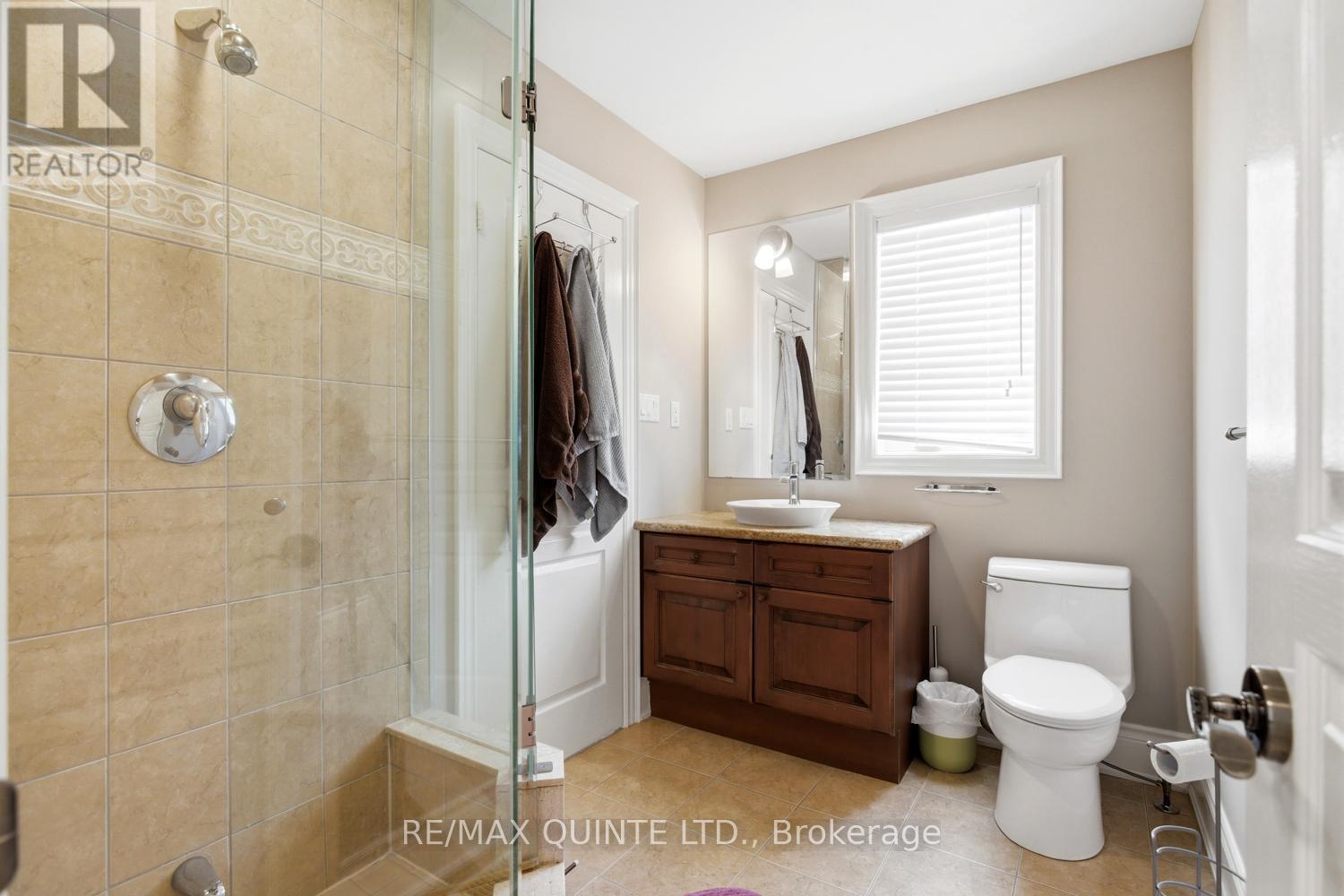 2 Treeview Avenue Property Photo 25
