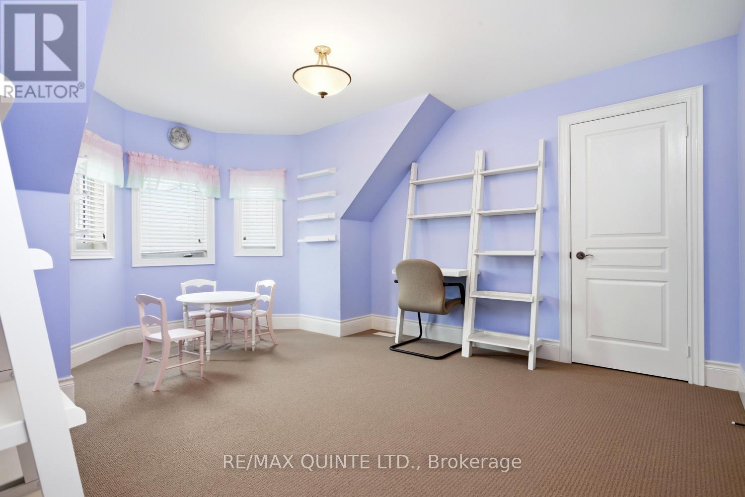 2 Treeview Avenue Property Photo 27