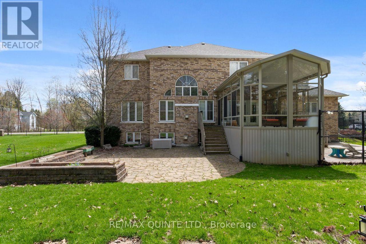 2 Treeview Avenue Property Photo 38
