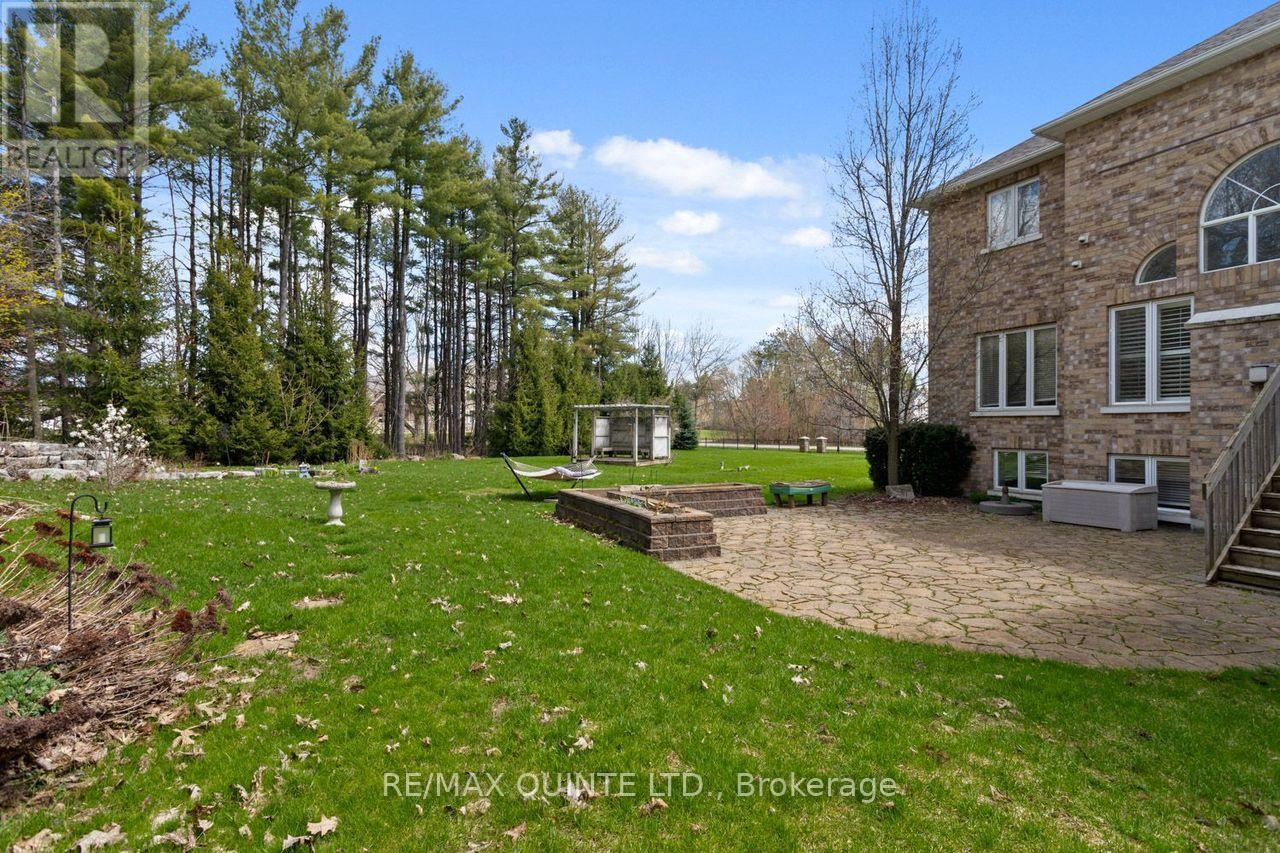 2 Treeview Avenue Property Photo 40