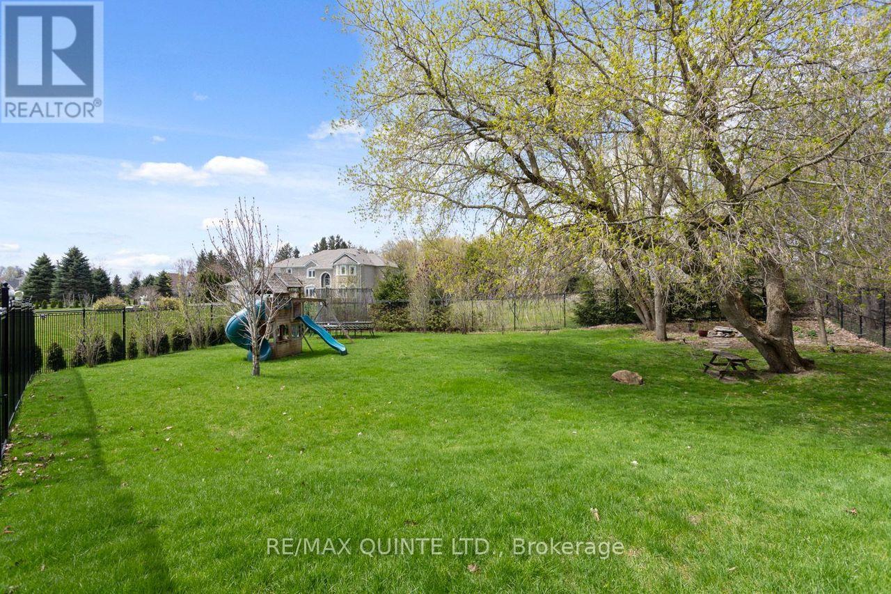 2 Treeview Avenue Property Photo 45
