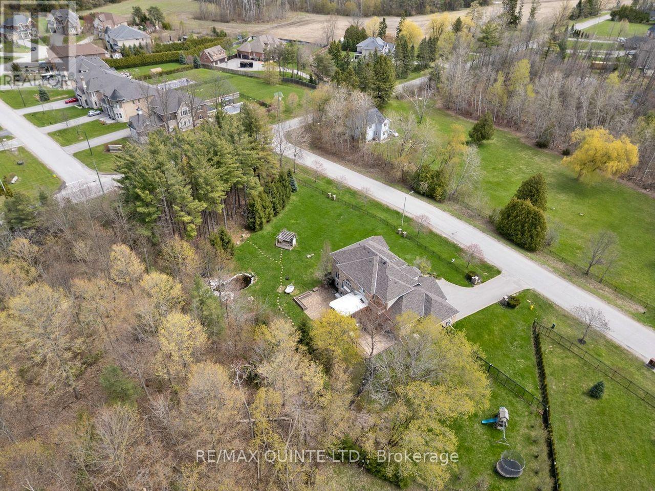 2 Treeview Avenue Property Photo 49