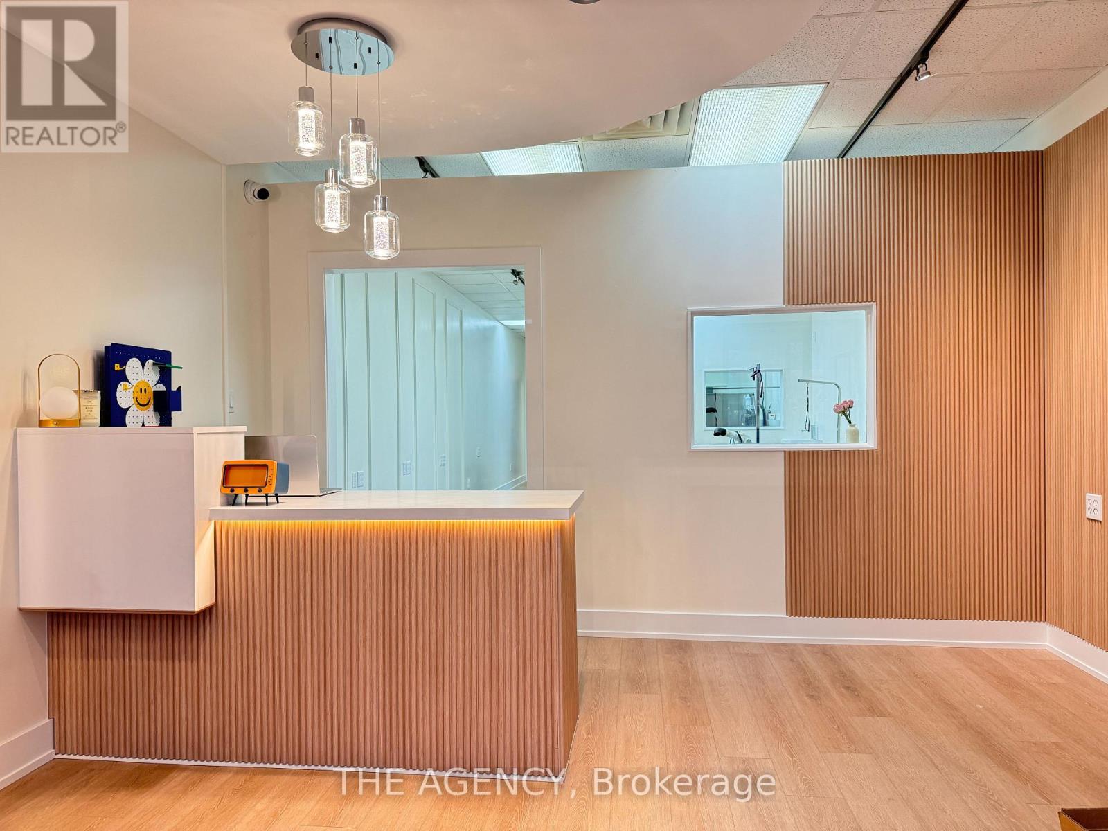 3 - 9580 Yonge Street Property Photo 3
